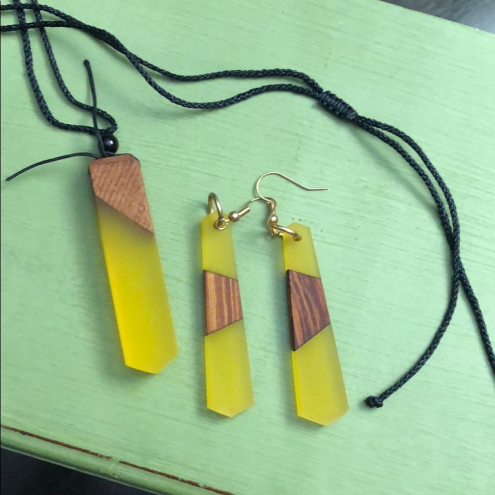 Earnings and necklace.